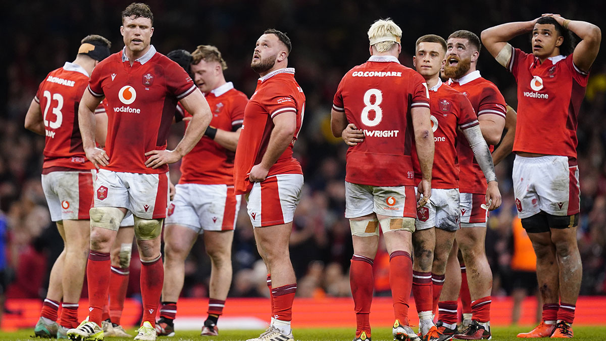 Wales players look dejected after defeat to Italy in 2024 Six Nations 