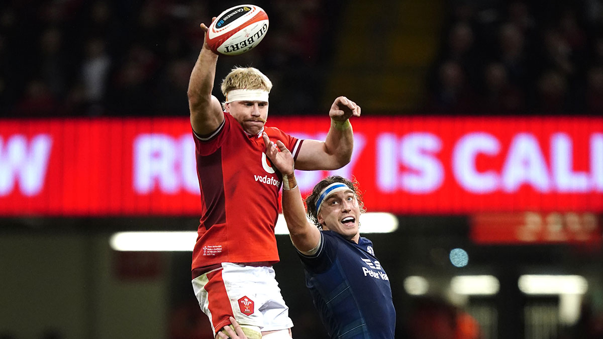 Aaron Wainwright wins a lineout for Wales v Scotland in 2024 Six Nations