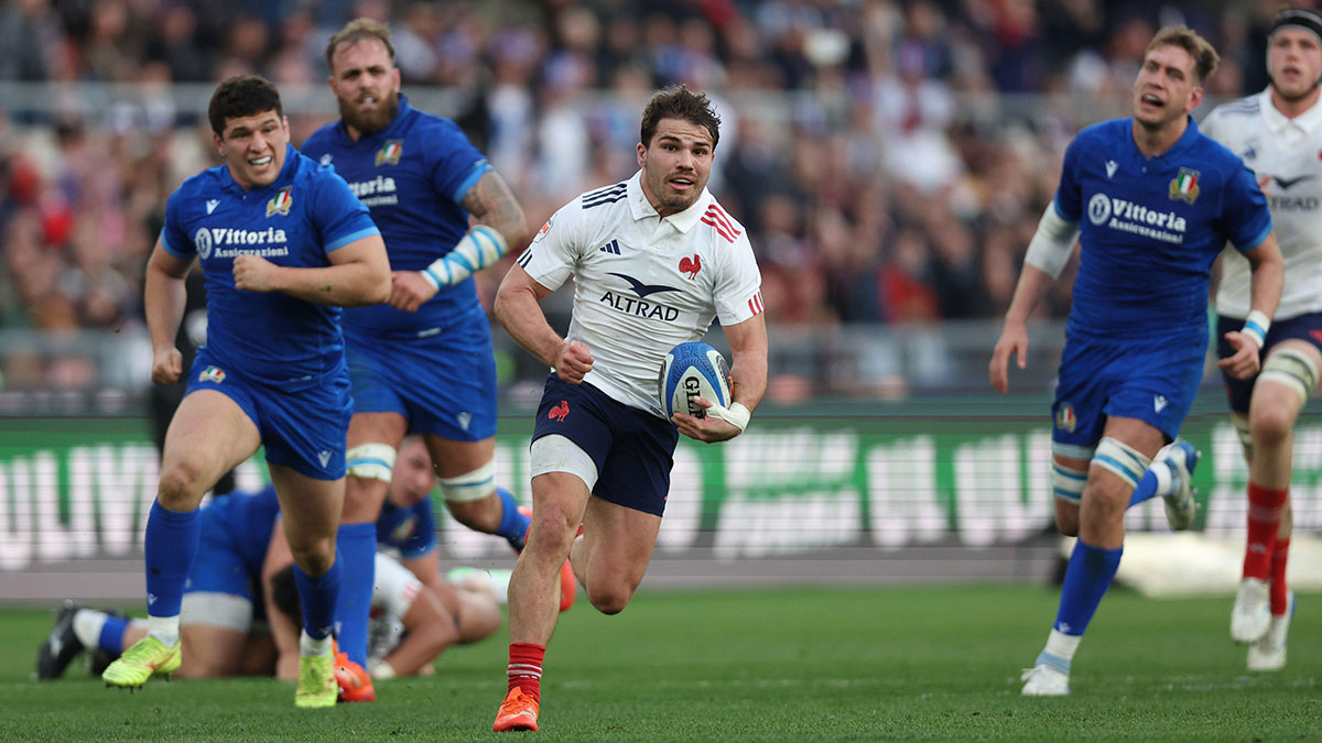 Antoine Dupont runs clear to score a try for France against Italy in 2025 Six Nations