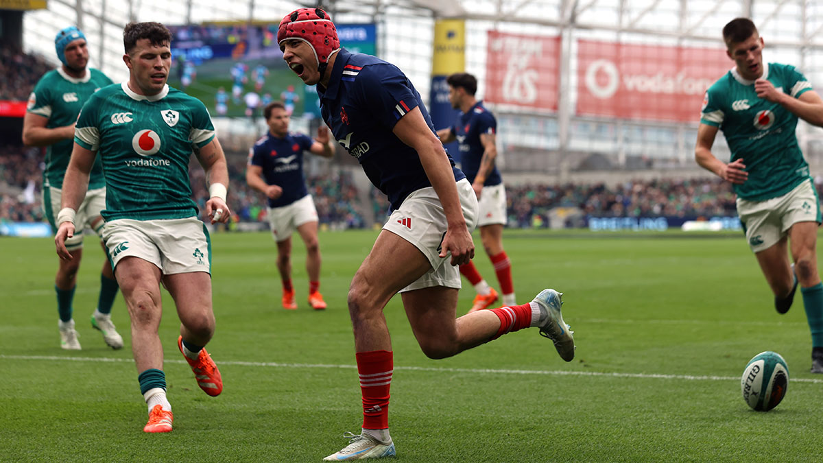 Bielle Biarrey celebrates his try for France against Ireland in 2025 Six Nations