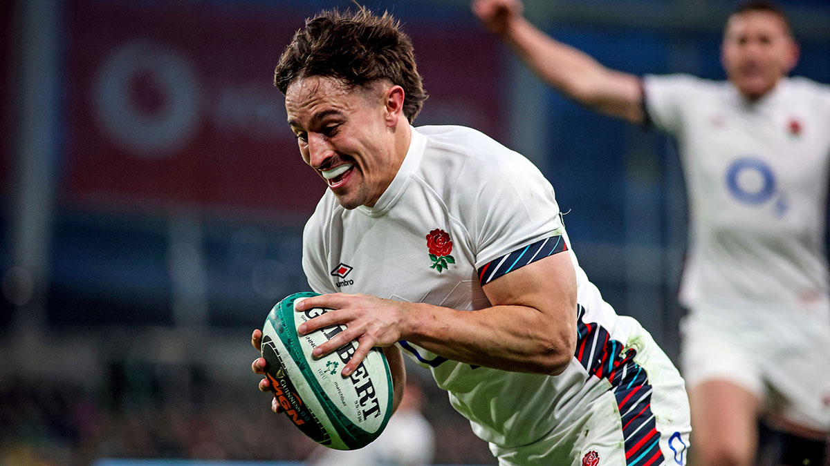 Cadan Murley scores a try for England against Ireland in 2025 Six Nations