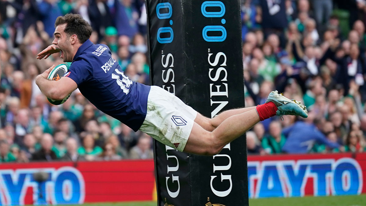 Damian Penaud scores a try for France against Ireland during 2025 Six Nations