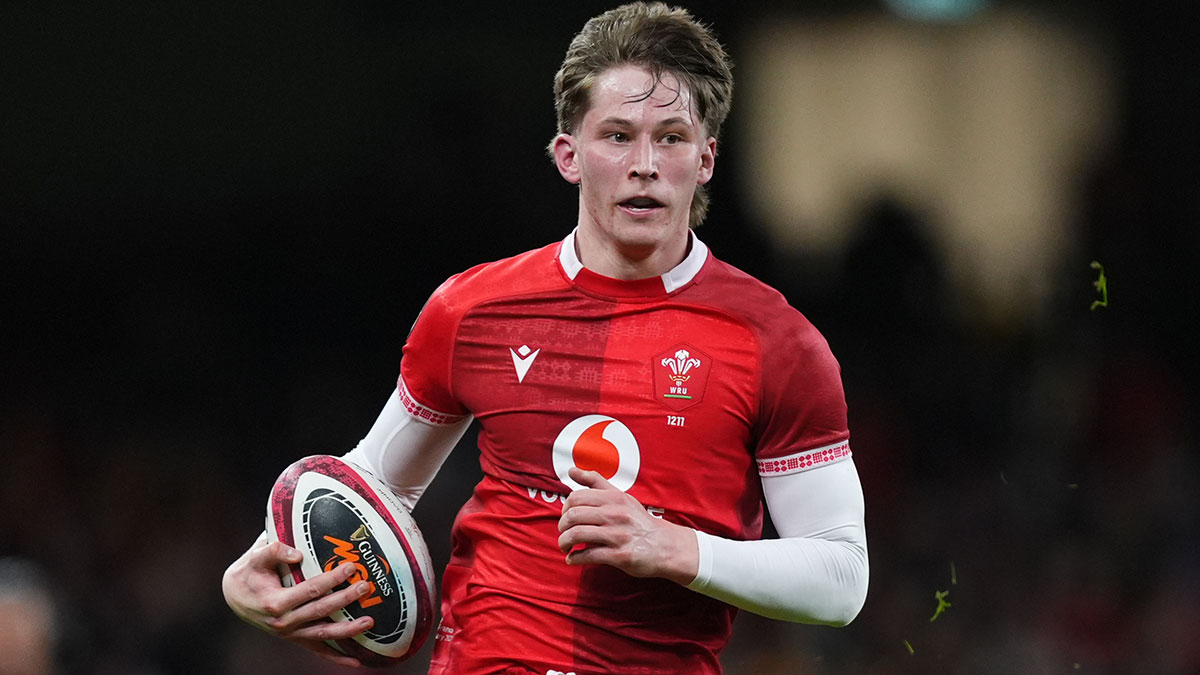 Ellis Mee in action for Wales v France during 2026 Six Nations