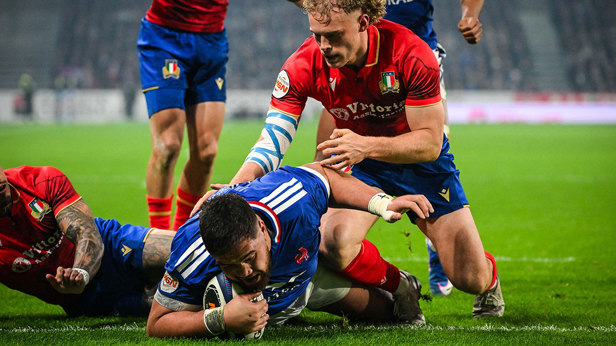 Emmanuel Meafou scores a try for France v Italy in 2026 Six Nations
