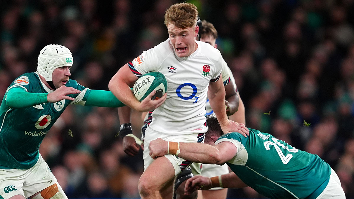 Fin Smith in action for England against Ireland during 2025 Six Nations