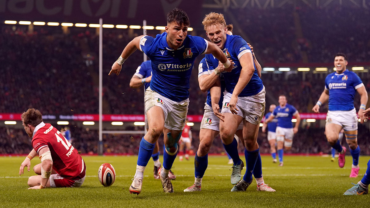 Lorenzo Pani celebrates his try for Italy against Wales during 2024 Six Nations 