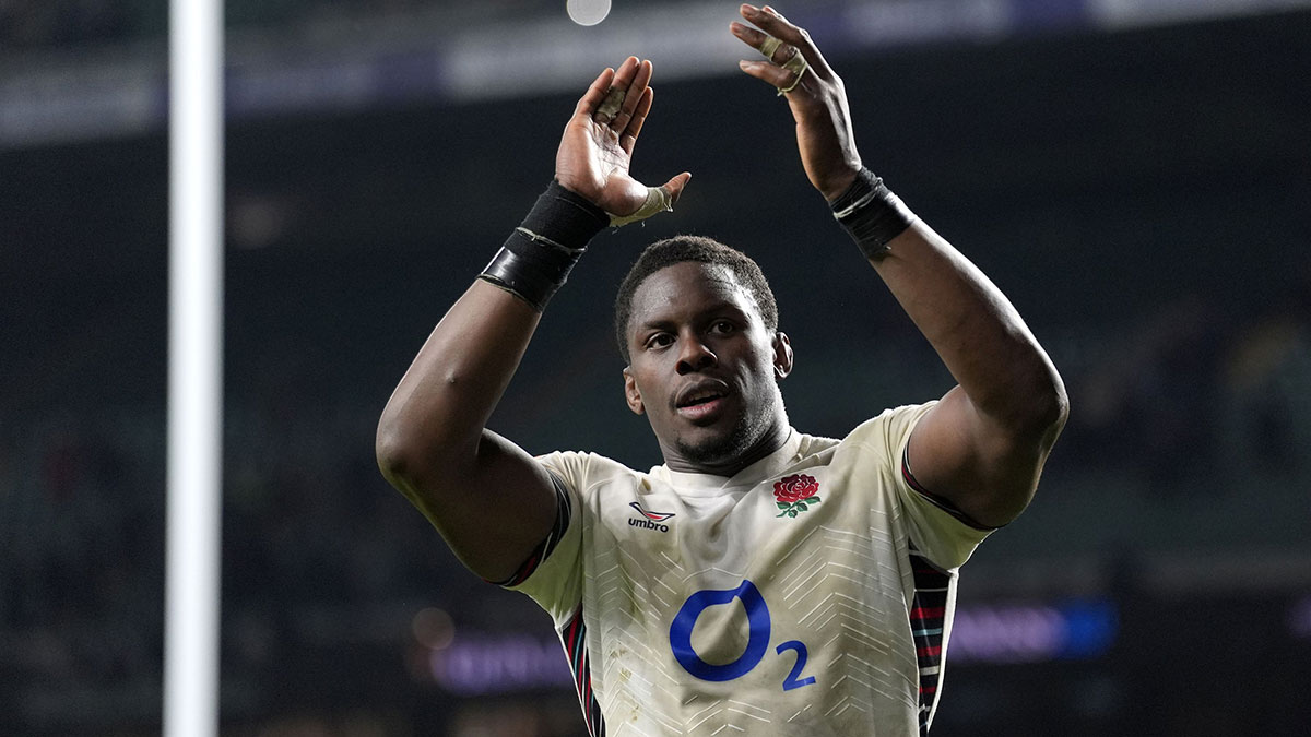 Maro Itoje thanks fans after England v France match in 2025 Six Nations